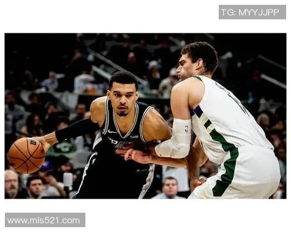 美记：文班亚马在移动中接球威胁更大